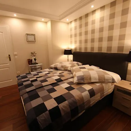 Golden Apartment *