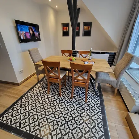 Golden Apartment *