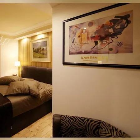 Golden Apartment *